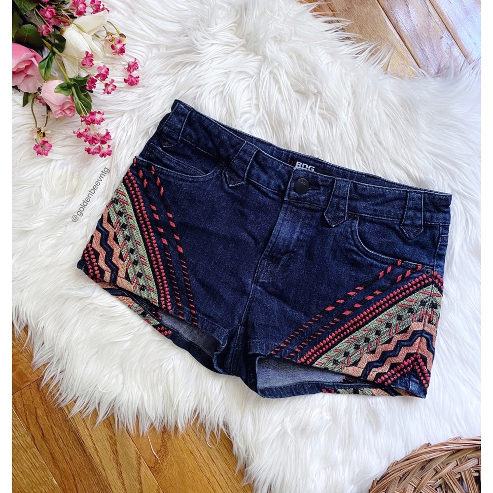 💙 BDG Aztec Embroidered Denim Shorts / 28 💙